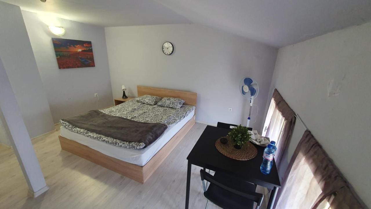 Стаи За Гости Sun House Apartment Varna Exterior photo